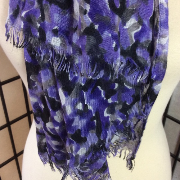 Purple & Ivory Patterned Oblong Scarf! - Picture 3 of 4